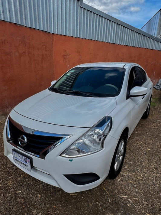 Nissan versa 2017